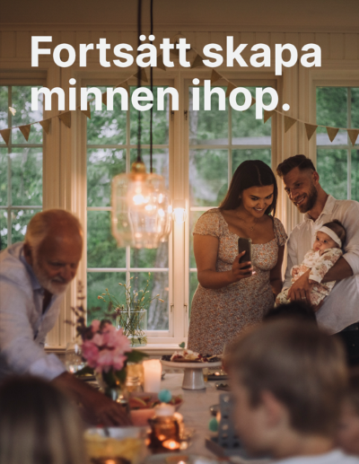 Familj som har trevligt tillsammans