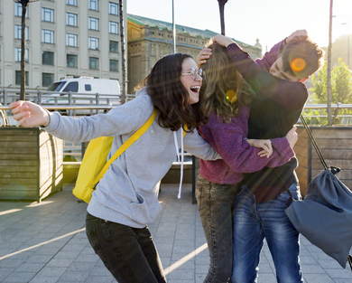 Skolungdomar har roligt efter skolan