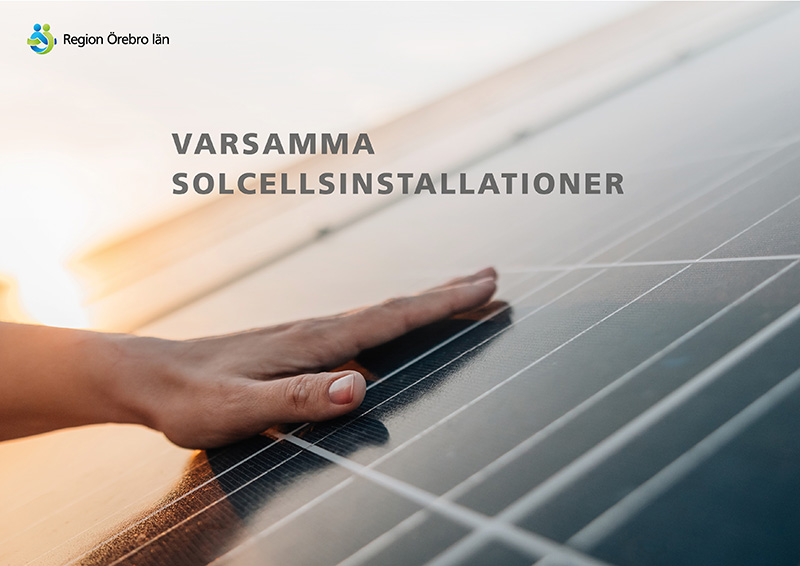 En hand vilar på solpaneler. Texten "Varsamma solcellsinstallationer".