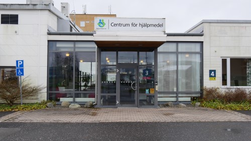 Fotografi av Centrum för hjälpmedels entré 3